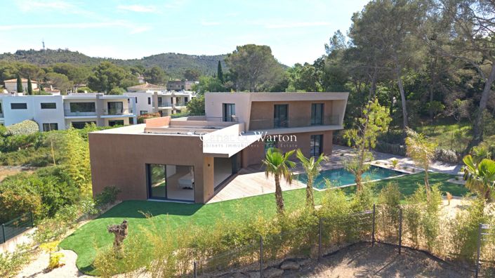 Image No.12-5 Bed Property for sale