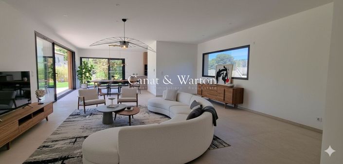 Image No.3-5 Bed Property for sale