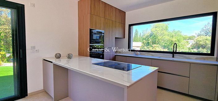 Image No.4-5 Bed Property for sale