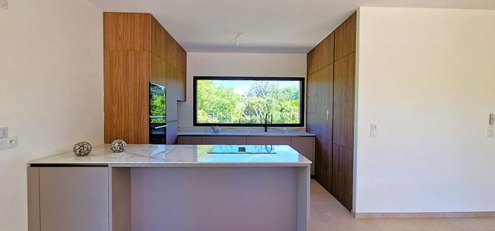 Image No.5-5 Bed Property for sale