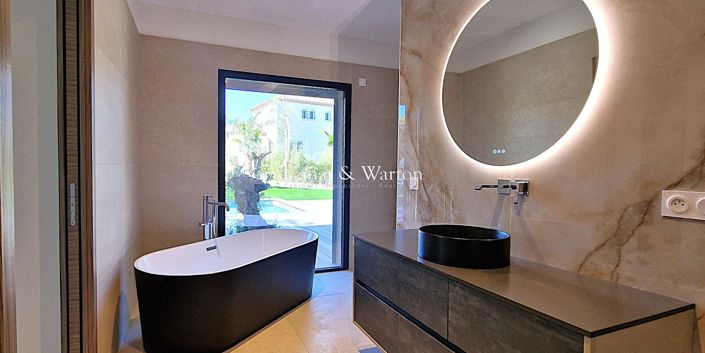 Image No.7-5 Bed Property for sale