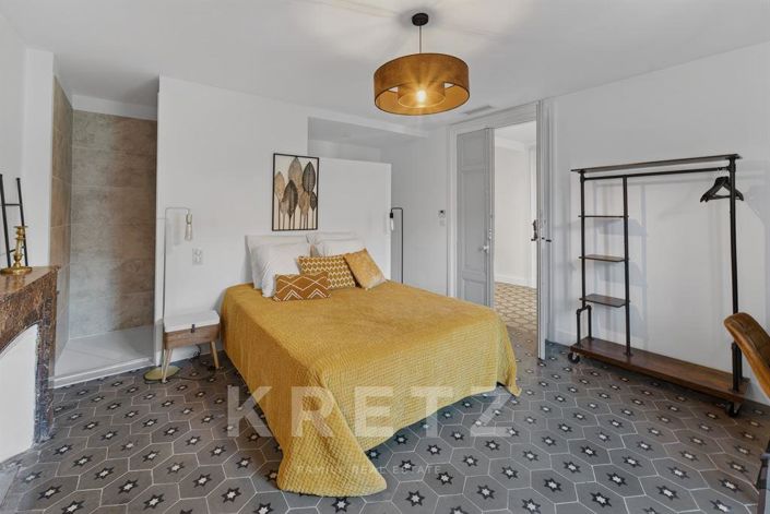 Image No.8-6 Bed House for sale