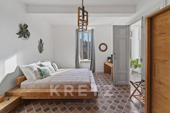 Image No.9-6 Bed House for sale