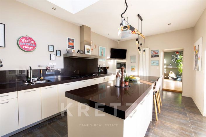 Image No.10-5 Bed House for sale