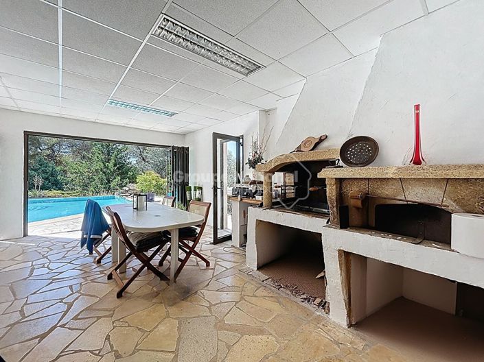 Image No.10-5 Bed Property for sale