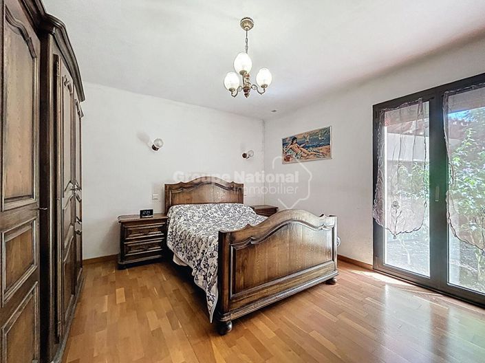 Image No.13-5 Bed Property for sale