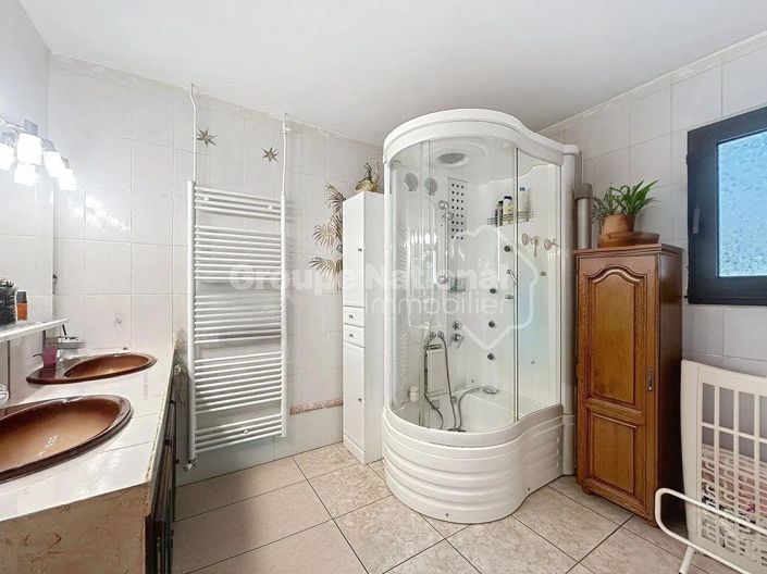 Image No.14-5 Bed Property for sale