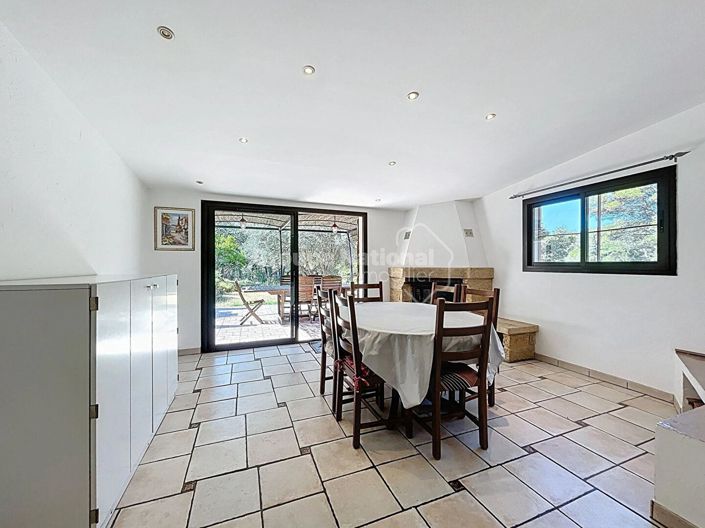 Image No.17-5 Bed Property for sale