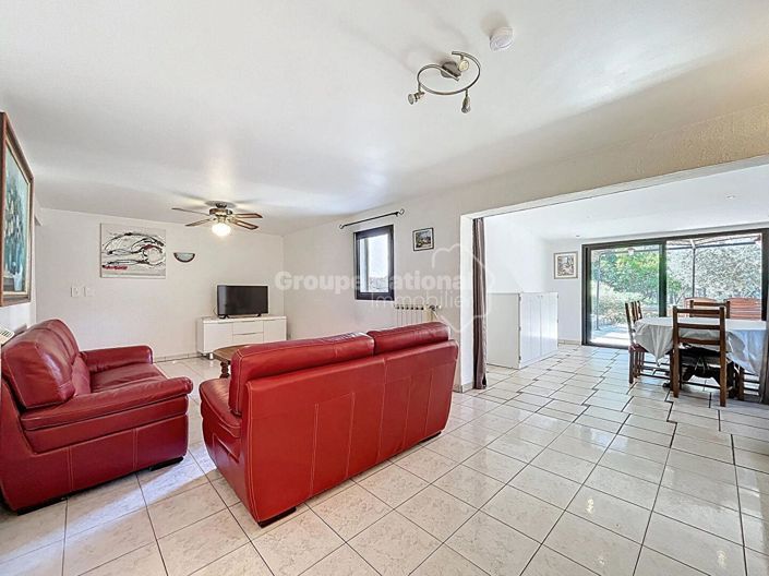 Image No.18-5 Bed Property for sale