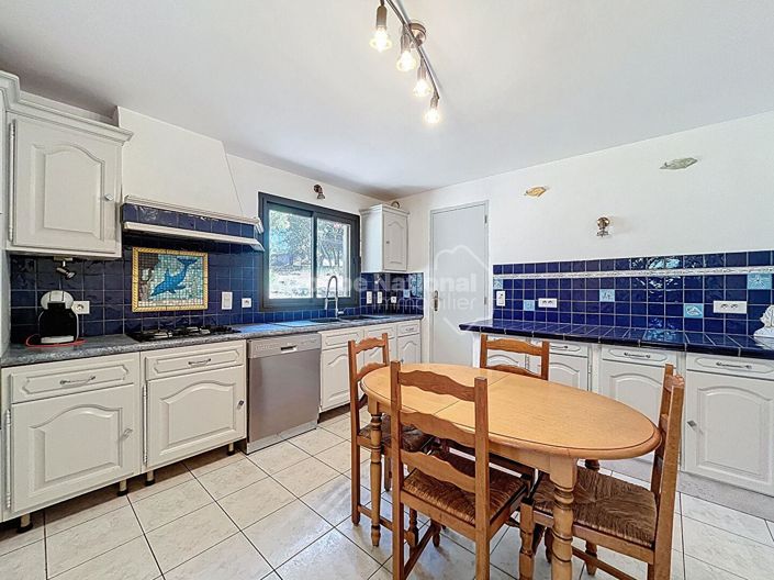 Image No.19-5 Bed Property for sale