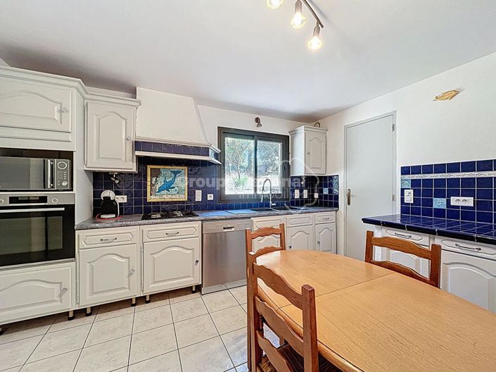 Image No.20-5 Bed Property for sale