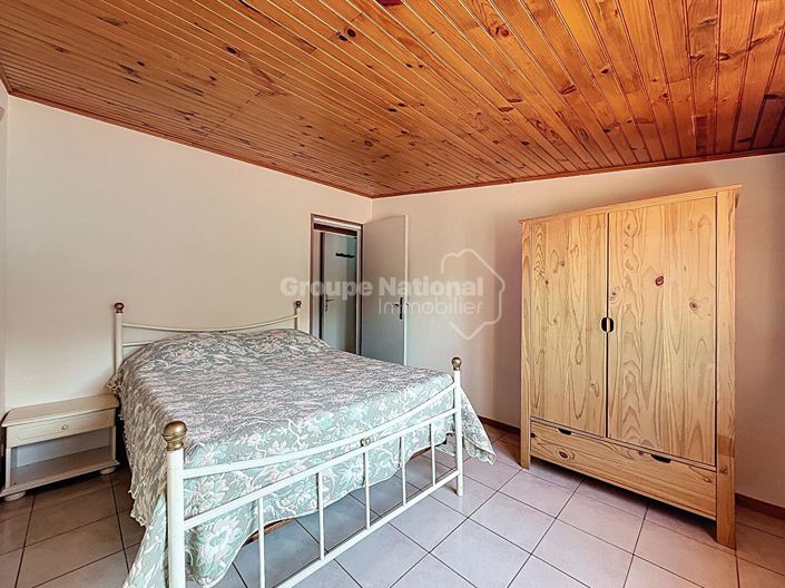 Image No.25-5 Bed Property for sale