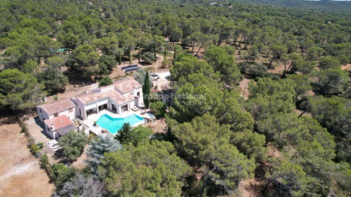 Image No.30-5 Bed Property for sale