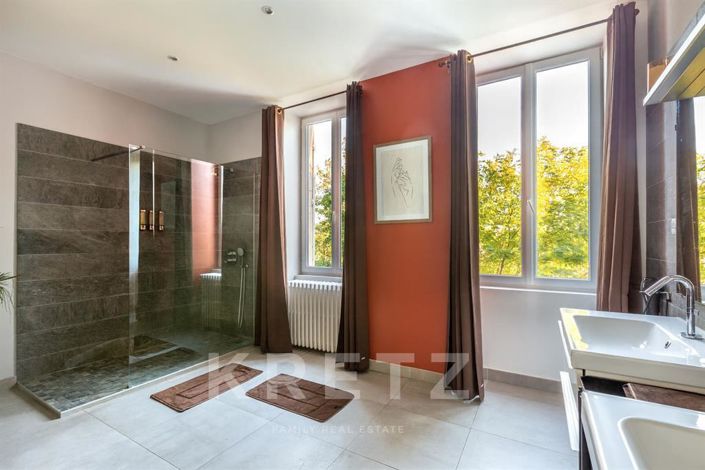 Image No.8-4 Bed House for sale