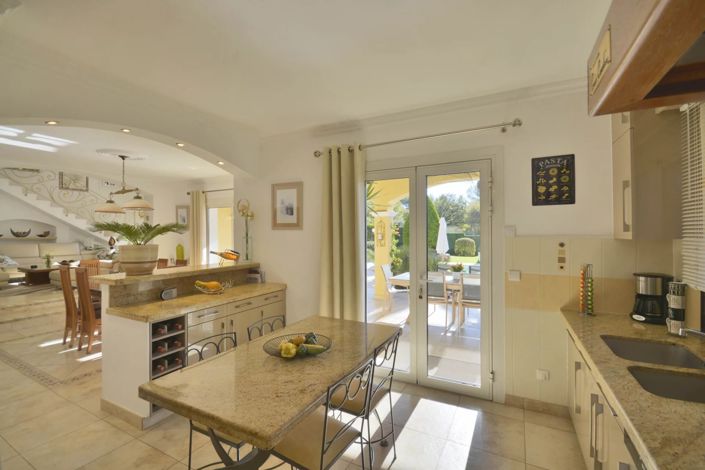 Image No.25-4 Bed House for sale