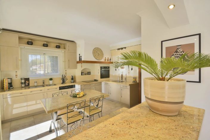 Image No.26-4 Bed House for sale