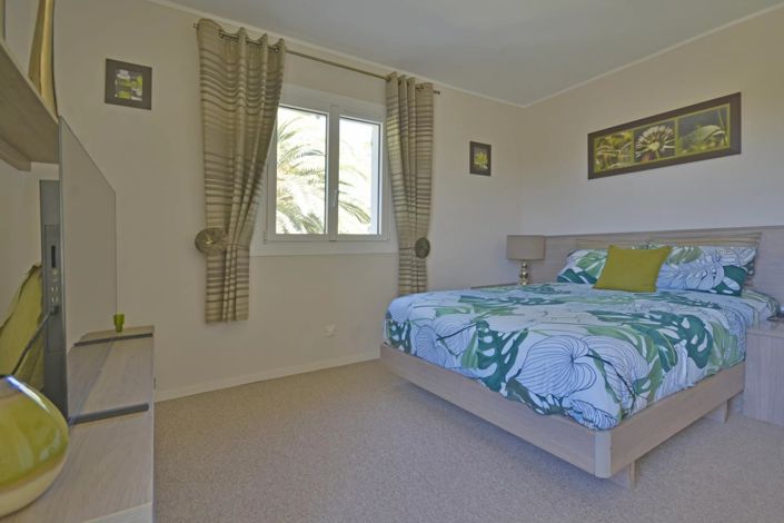 Image No.28-4 Bed House for sale