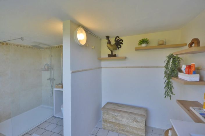 Image No.16-5 Bed House for sale
