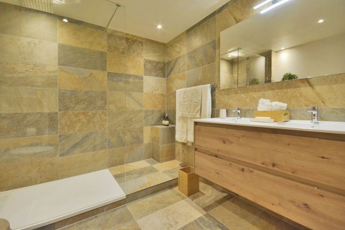 Image No.18-5 Bed House for sale