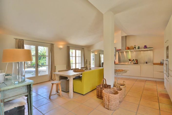 Image No.19-5 Bed House for sale