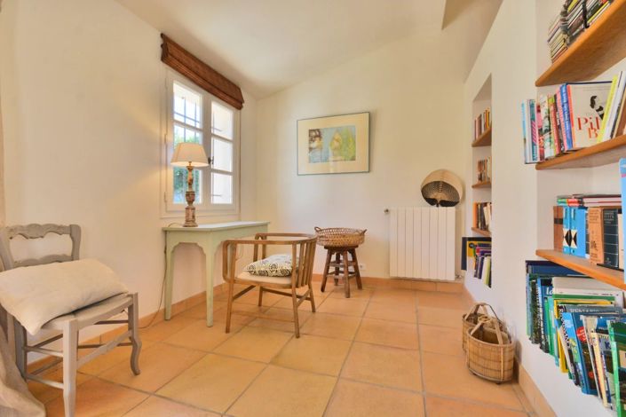 Image No.20-5 Bed House for sale