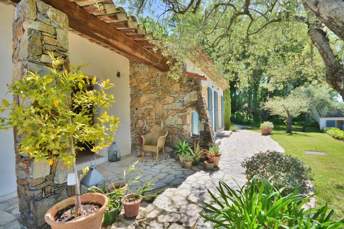 Image No.9-5 Bed House for sale