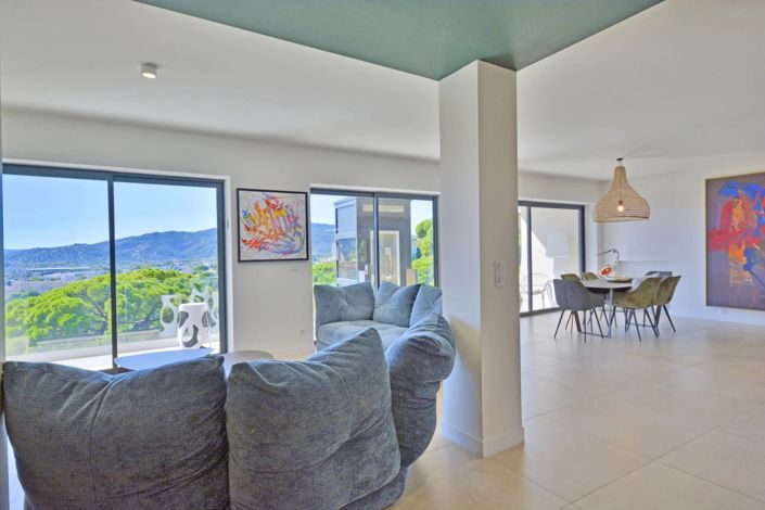 Image No.12-4 Bed House for sale