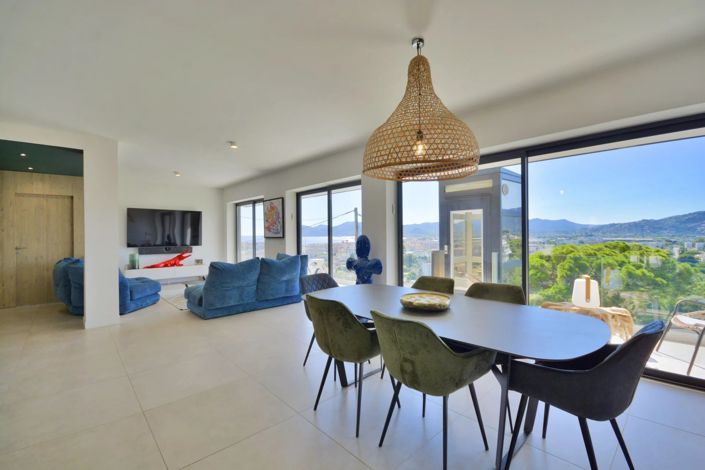 Image No.15-4 Bed House for sale