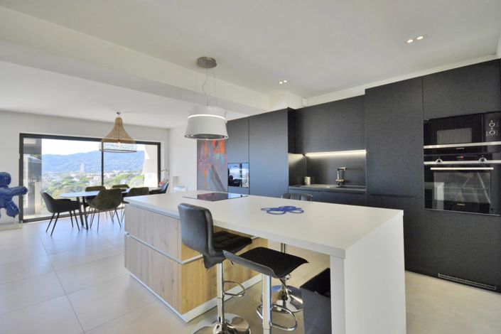 Image No.18-4 Bed House for sale