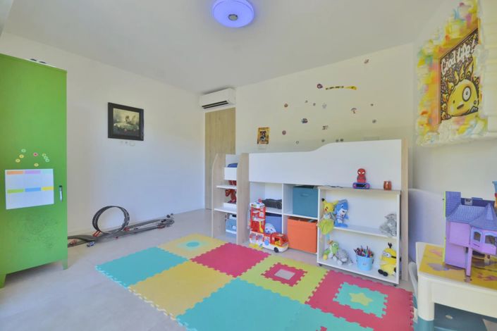 Image No.23-4 Bed House for sale