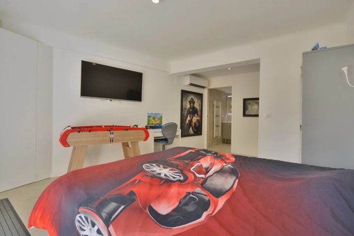 Image No.24-4 Bed House for sale