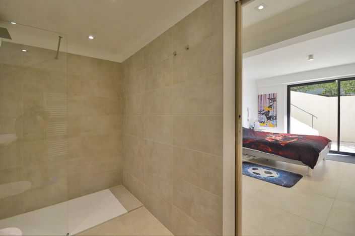 Image No.25-4 Bed House for sale