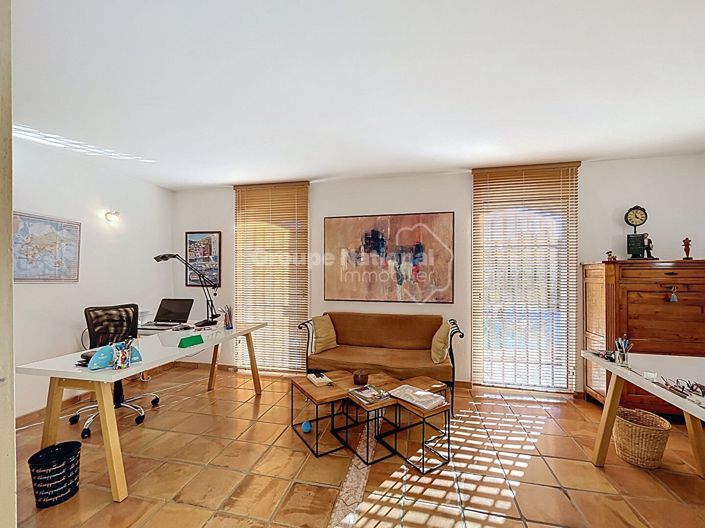 Image No.18-5 Bed House for sale