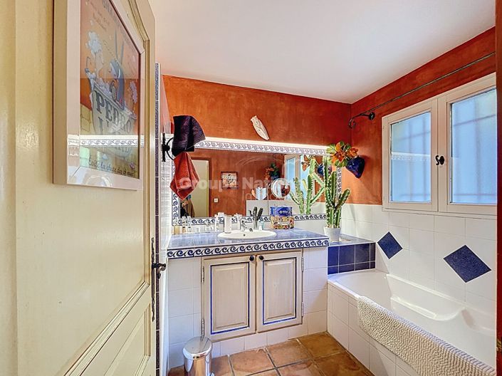 Image No.22-5 Bed House for sale