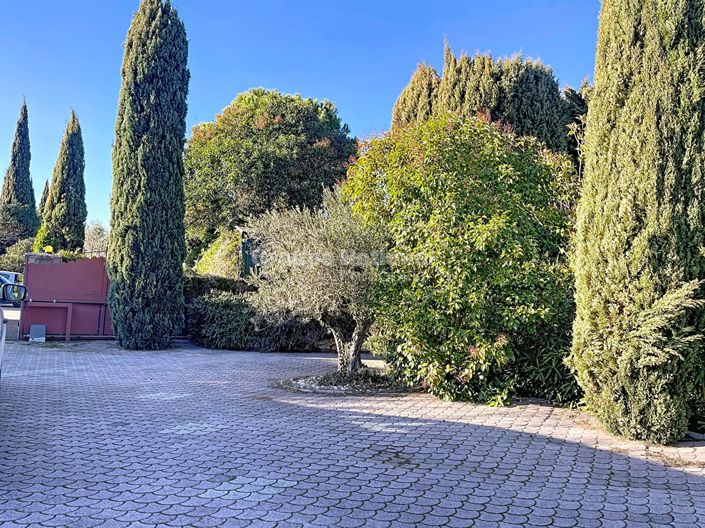 Image No.6-5 Bed House for sale