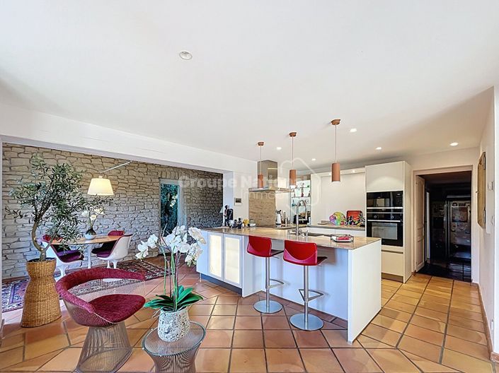 Image No.9-5 Bed House for sale