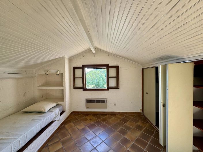 Image No.8-5 Bed House for sale