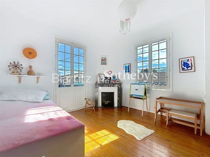 Image No.12-5 Bed House for sale