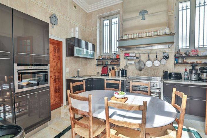 Image No.10-8 Bed House for sale