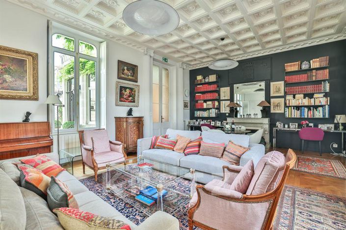 Image No.4-8 Bed House for sale