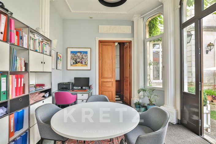 Image No.8-8 Bed House for sale