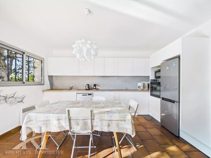 Image No.6-4 Bed House for sale