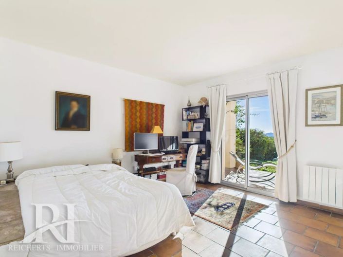 Image No.8-4 Bed House for sale