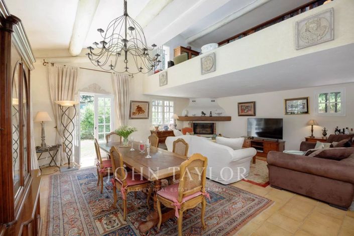 Image No.36-5 Bed House for sale