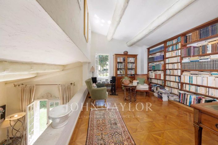 Image No.42-5 Bed House for sale