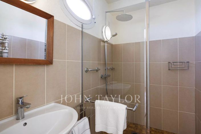 Image No.49-5 Bed House for sale