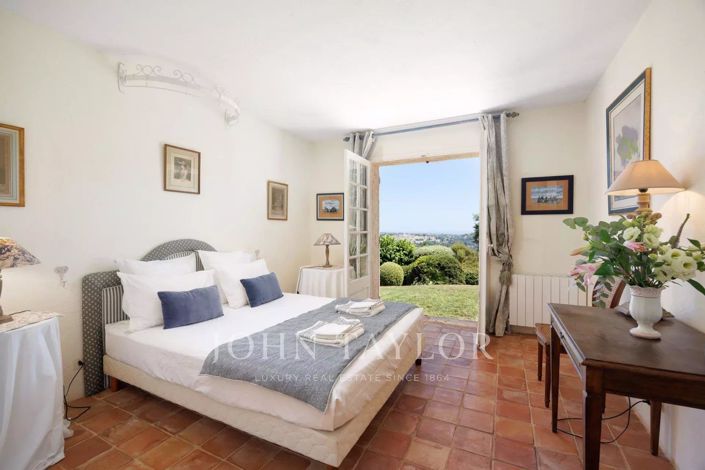 Image No.50-5 Bed House for sale