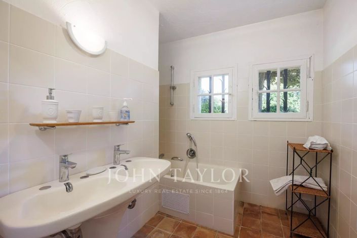 Image No.52-5 Bed House for sale