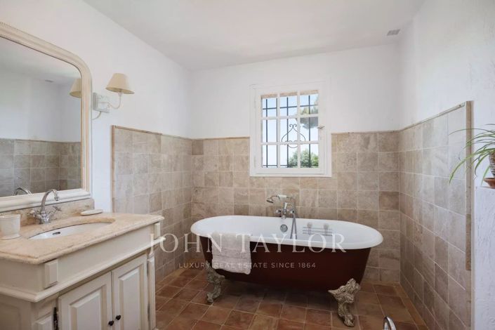 Image No.54-5 Bed House for sale