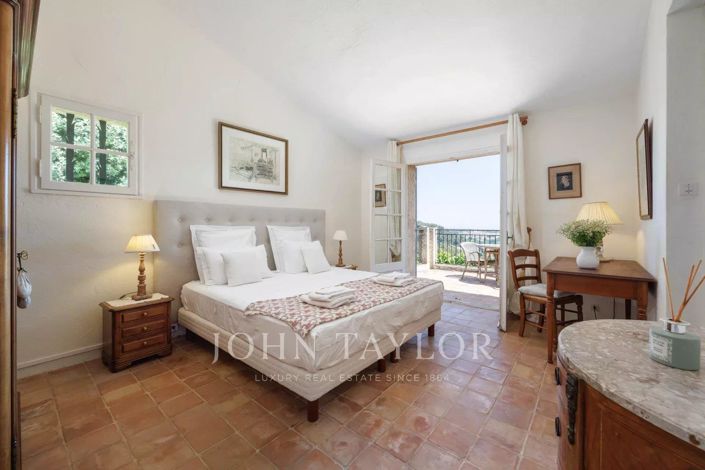 Image No.55-5 Bed House for sale